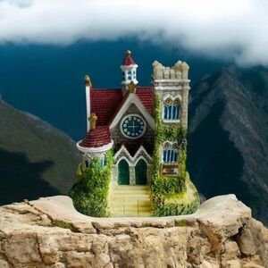 NIB Vintage House Church Figurine Mountainview Church Liberty Falls Monument